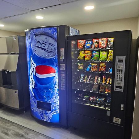 Super 8 By Wyndham Buffalo Ngoại thất bức ảnh
